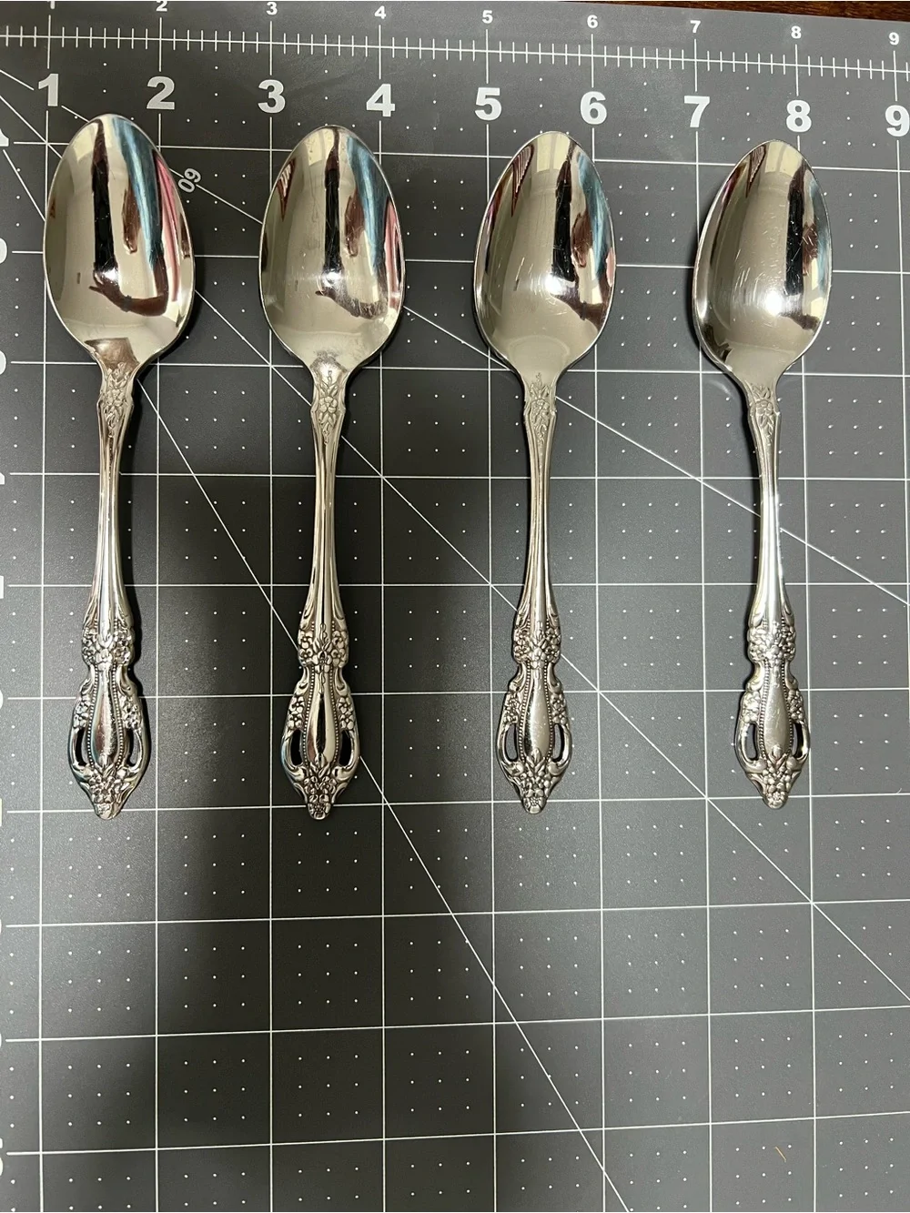 Vintage Oneida Brahms Deluxe Stainless Teaspoon set of 4